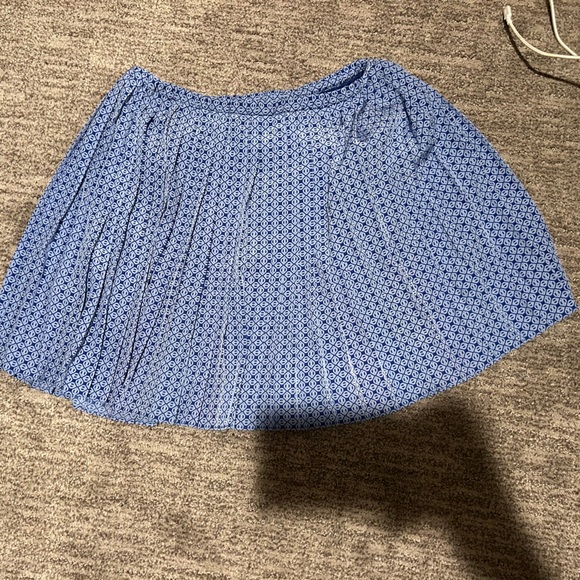 Banana republic pleated blue patterned skirt - Picture 5 of 5